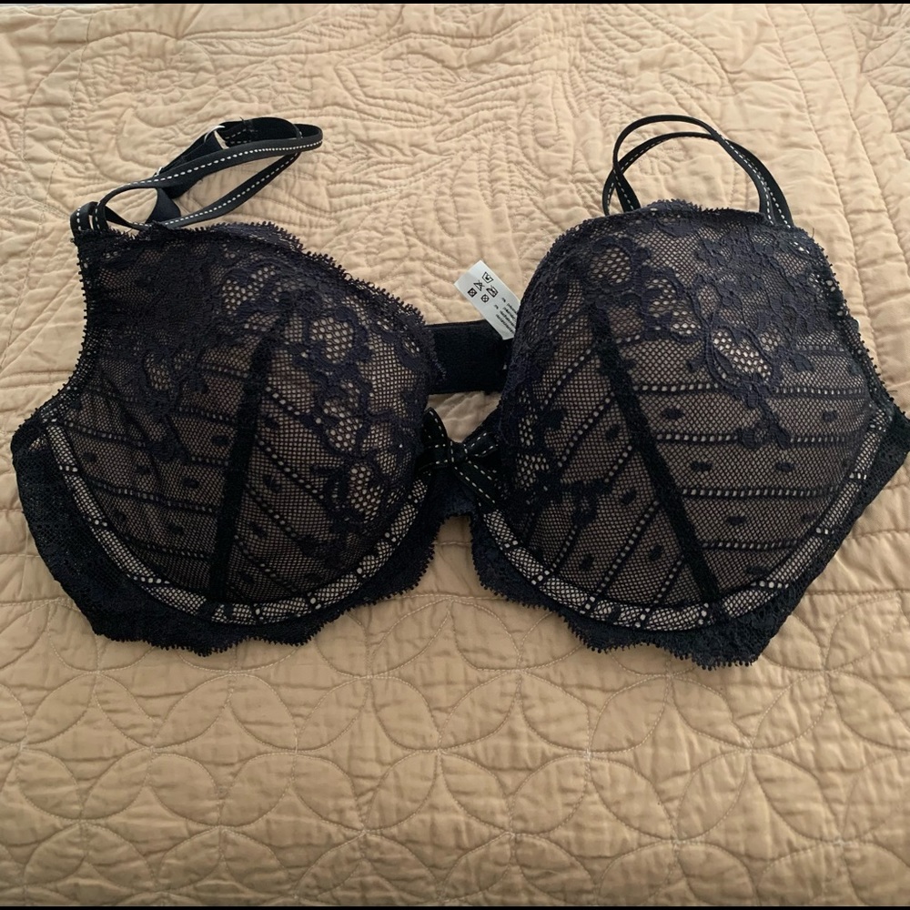 Chantelle Bra, Size 36D